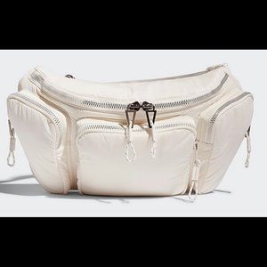 IVY PARK OVERSIZE WAIST BAG